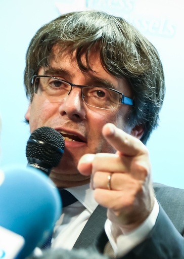スペイン裁判所、解任のカタルーニャ州首相らを召喚