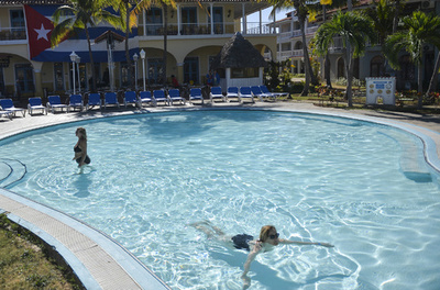 「プールで妊娠」発言の高官、政府が処分検討 インドネシア