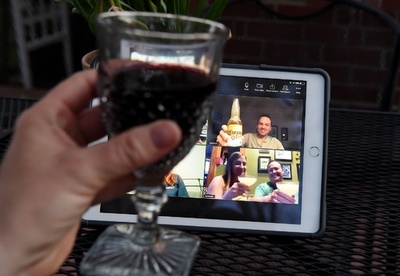 新型コロナ、ロックダウン下の自宅待機で要注意「依存症リスク」