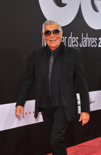 ロベルト・カヴァリ、デザイナーにはスターの振る舞いも必要