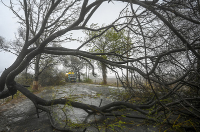 インド大型サイクロン上陸 24人死亡