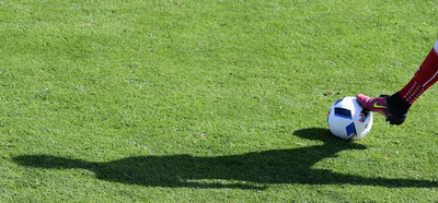 サッカー選手を殺人未遂で逮捕、試合中に審判暴行 ブラジル