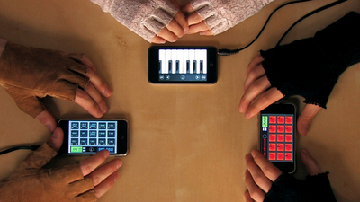 指6本とiPhone3台が奏でる音楽、オーストリアの3人組ユニット「iBand」に話題沸騰