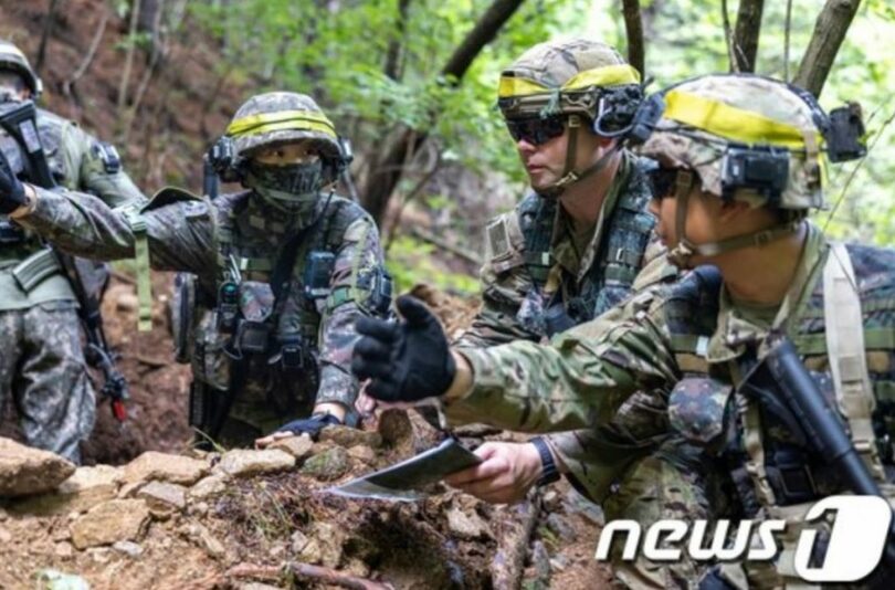 米韓合同KCTCの敵・味方に分かれた訓練に参加する将兵ら（韓国陸軍提供）(c)news1