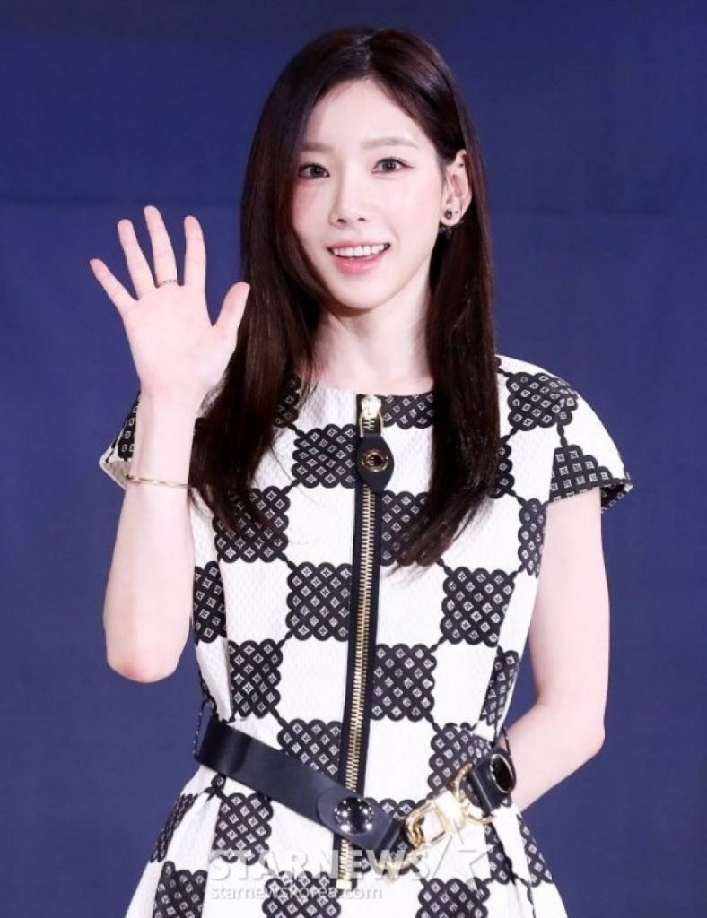 (c)STARNEWS
