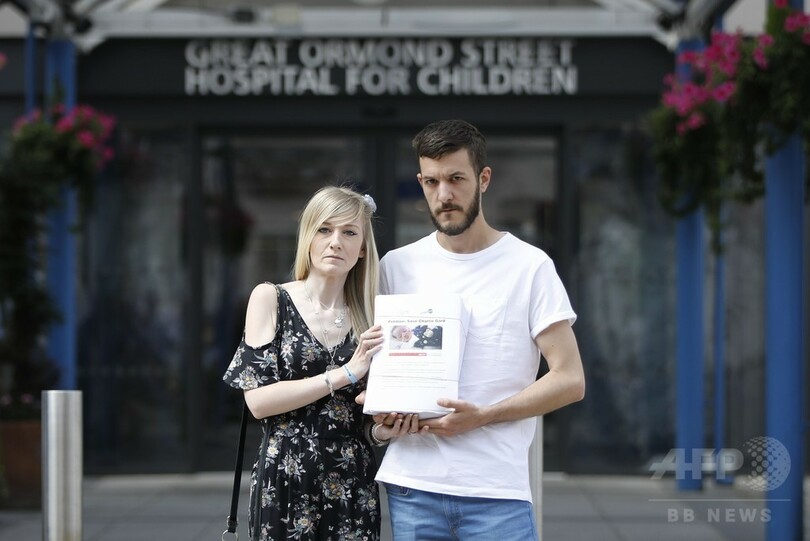 遺伝子疾患の乳児に渡米許可を、治療継続求め35万人が署名 英