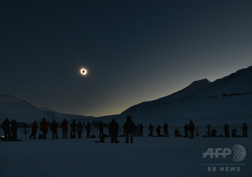 【AFP記者コラム】北極圏で皆既日食を見上げて