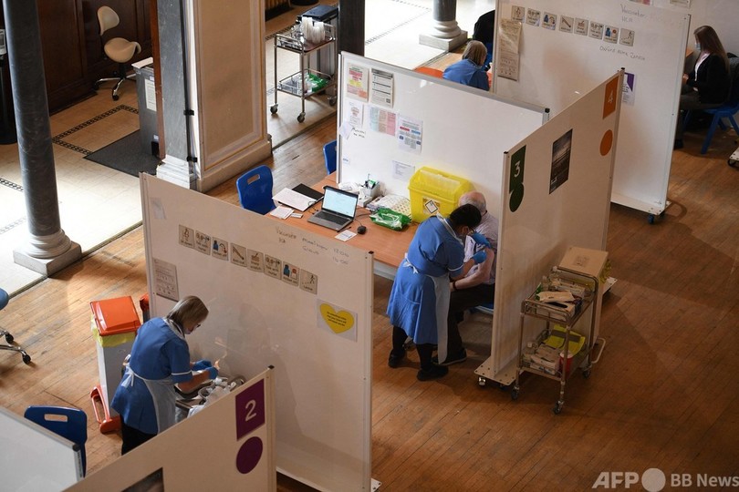 英国、2000万人がコロナワクチン接種完了 大半の地域で規制解除へ