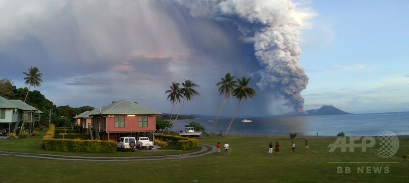 パプアニューギニアで火山が噴火、航空機は迂回