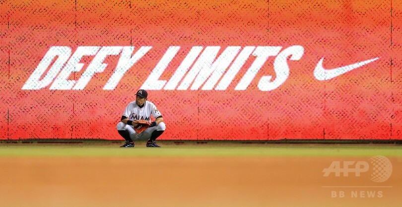 イチロー、来季もマーリンズでプレー 