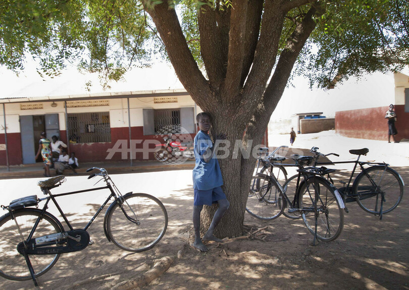 ウガンダの子供たちを襲う謎の奇病「うなずき病」、原因も治療法も不明