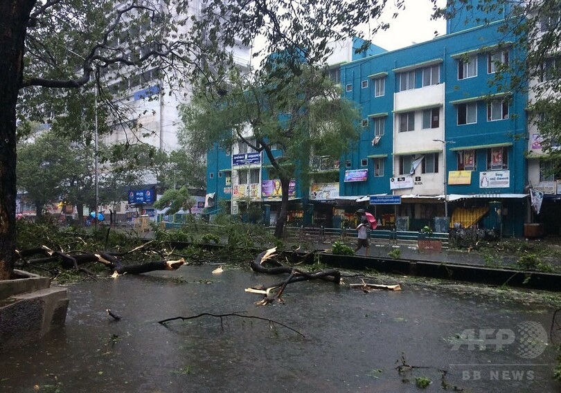 インド東部に大型サイクロン直撃、10人死亡 1万8000人が避難