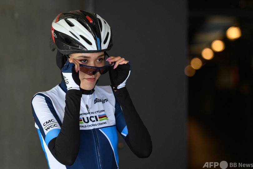 「人類を代表して」五輪自転車競技に臨む アフガン難民の女子選手
