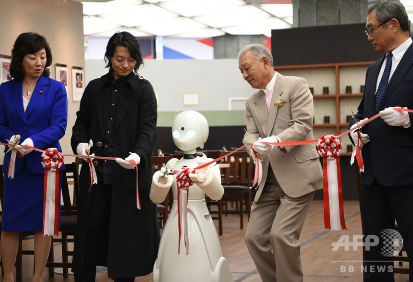 在宅だけどウエーター勤務 重度障害者が「分身ロボット」で接客するカフェ、東京にオープン