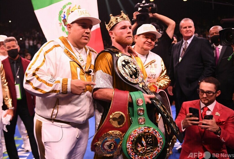 カネロがSミドル級初の4団体統一 プラントにTKO勝ち