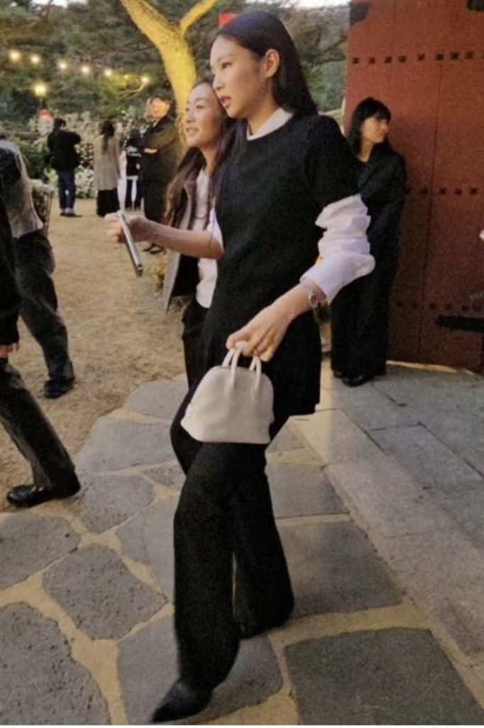 韓流トップアイドルはなぜ結婚式に「葬儀」ファッションで現れるのか