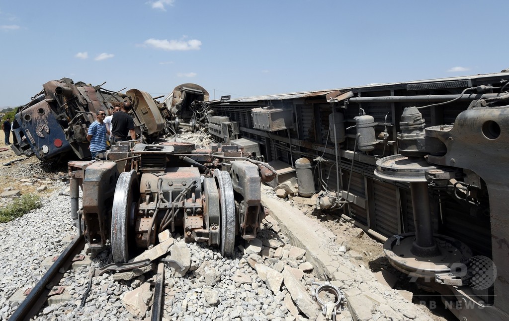 チュニジアで列車がトラックと衝突して脱線、18人死亡 98人負傷 写真6枚 国際ニュース：AFPBB News