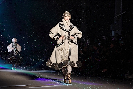 09/10年秋冬パリ・コレクション＞ジョン・ガリアーノ、新作を発表 写真