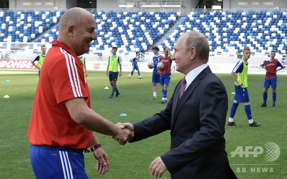 ロシアがチェルチェソフ監督と2年契約延長 W杯で期待以上の成績 写真1枚 国際ニュース Afpbb News