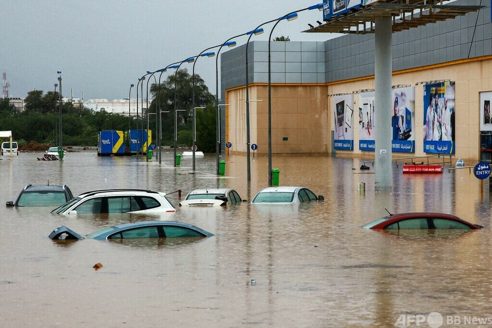 オマーン首都で洪水 写真14枚 国際ニュース：AFPBB News