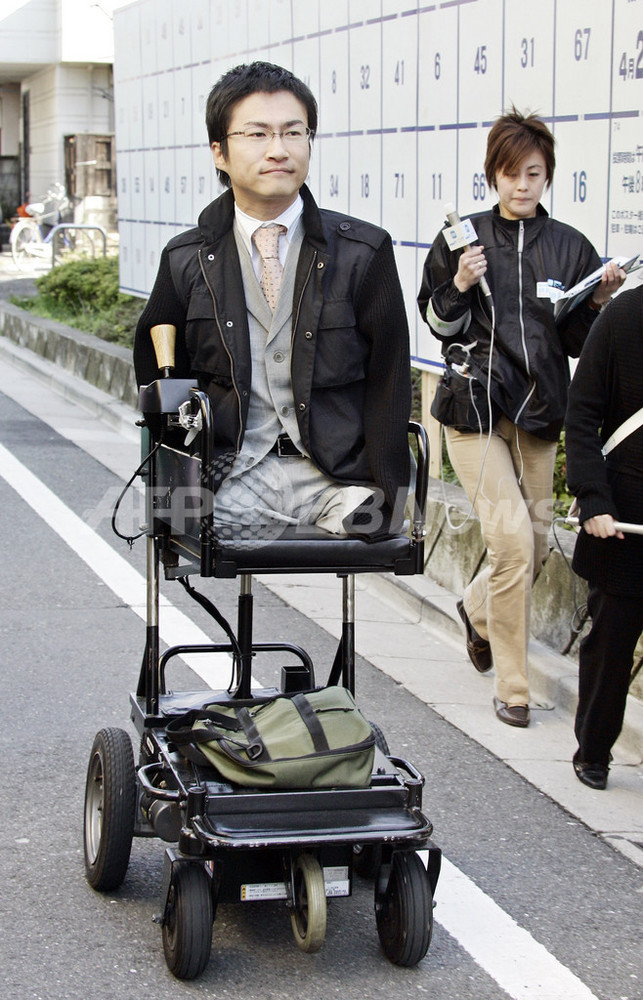 「五体不満足」の乙武氏、小学校の先生に - 東京 写真2枚 国際ニュース：AFPBB News