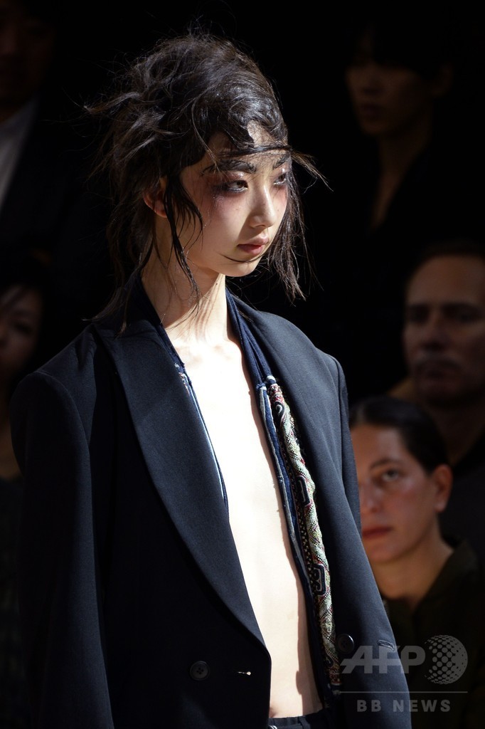 山本耀司が表現するセクシーとは、「ヨウジヤマモト」15年春夏
