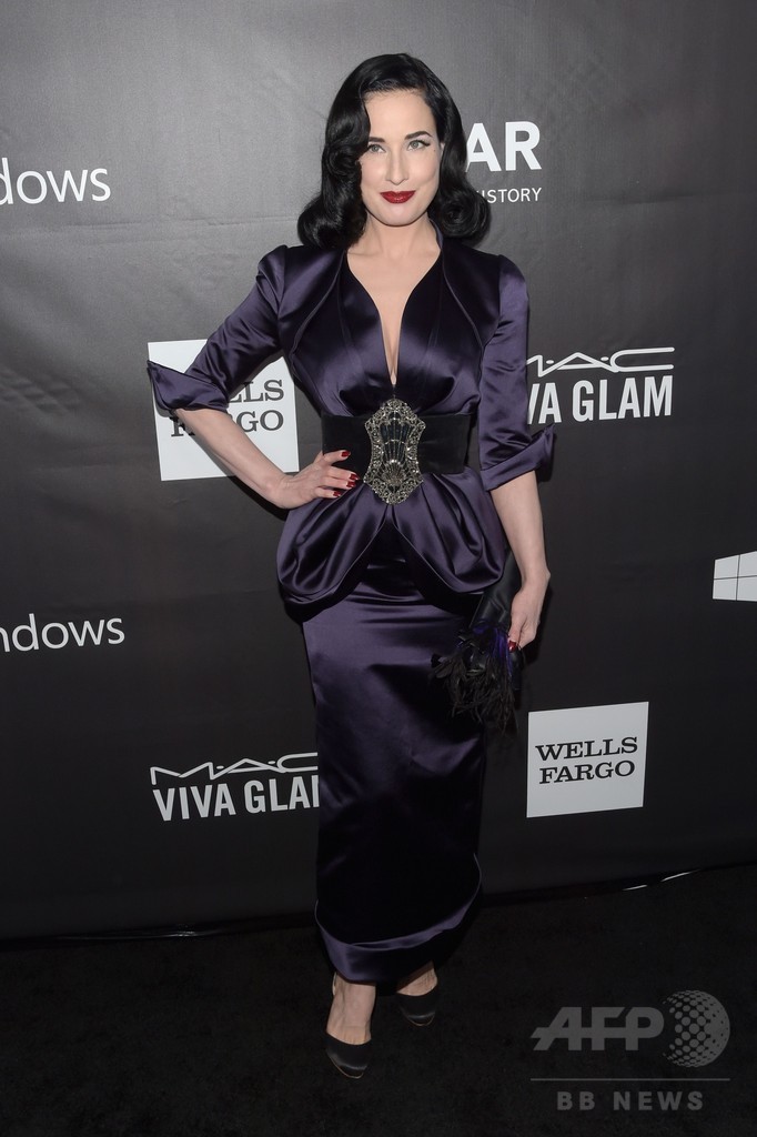 amfARガラ、セレブは「トム フォード」着用でお祝い