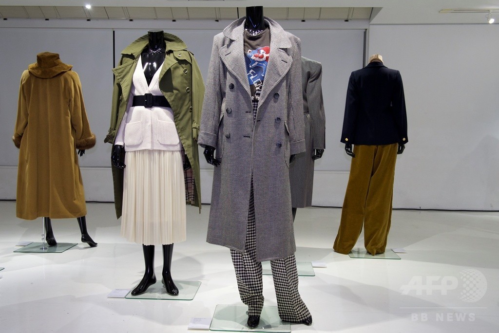 ファッション展「モン イヴ・サンローラン」、12月10日から