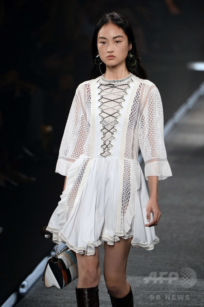 「ルイ・ヴィトン ファウンデーション」で初のショー、「ルイ・ヴィトン」15年春夏