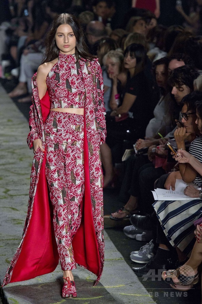 ドナテラ・ヴェルサーチもコレクション発表、「サンパウロ・ファッション・ウィーク」開催