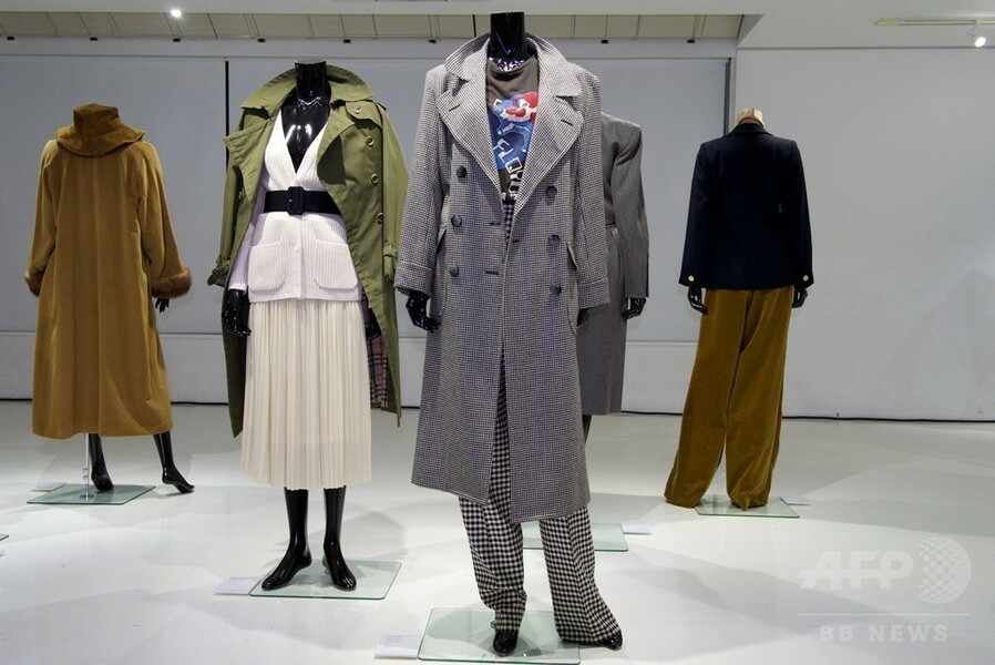 ファッション展「モン イヴ・サンローラン」、12月10日から