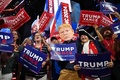 米ウィスコンシン州ミルウォーキーで開催された共和党大会に出席し、歓声を上げる代議員（2024年7月16日撮影）。(c)ANGELA WEISS / AFP