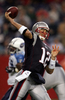 パスを出すペイトリオッツのQBトム・ブレディー（%%Tom Brady%%）。(c)AFP/Getty Images Elsa