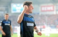 13-14ドイツ・ブンデスリーガ1部第4節、SCパーダーボルン07（SC Paderborn 07）対ハノーバー96（Hannover 96）。得点を決めて喜ぶSCパーダーボルン07のモリッツ・シュトッペルカンプ（Moritz Stoppelkamp、2014年9月20日撮影）。(c)AFP/DPA/OLIVER KRATO