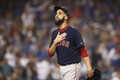 18MLB、ワールドシリーズ（7回戦制）第3戦、ロサンゼルス・ドジャース対ボストン・レッドソックス。9回のマウンドに上がったボストン・レッドソックスのデビッド・プライス（2018年10月26日撮影）。(c)Ezra Shaw/Getty Images/AFP