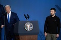 米首都ワシントンで開催された北大西洋条約機構（NATO）首脳会議関連の会合で、ジョー・バイデン大統領が、ウクライナのウォロディミル・ゼレンスキー大統領をロシアのウラジーミル・プーチン大統領と誤って紹介した場面（2024年7月11日撮影）。(c)Brendan Smialowski / AFP