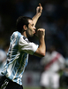 後半30分にチーム3点目のゴールを決めて喜ぶアルゼンチンのハビエル・マスケラーノ。(c)AFP/ALEJANDRO PAGNI
