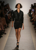 米・ニューヨーク市内で発表されたエルベ・レジェ バイ マックスアズリア（Herve Leger By Max Azria）の10年春夏コレクション（2009年9月13日撮影）。(c)AFP/Getty Images/Kristian Dowling