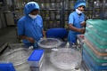 インド南部タミルナド州マドゥライにある、アラビンド眼科病院の眼内レンズ工場（2021年9月25日撮影）。(c)Arun SANKAR / AFP