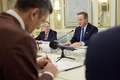 ウクライナの首都キーウを訪問した英国のデービッド・キャメロン外相（右）。ウクライナ大統領府提供（2023年11月16日撮影）。(c)AFP PHOTO /  UKRAINE PRESIDENCY