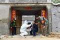 中国・河南省で新型コロナウイルス検査を受ける人（2022年5月10日撮影）。(c)AFP