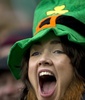 ラグビーシックスネイションズ（Six Nations Rugby 2013）は10日、第2週の1試合が行われ、イングランドが12-6でアイルランドを下し、グランドスラム（全勝優勝）へ向けて開幕2連勝を飾った。

チームに声援を送るアイルランドのファン（2013年2月10日撮影）。(c)AFP/PETER MUHLY