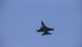 トルコ南部アダナ郊外のインジルリク空軍基地を離陸したトルコ空軍の戦闘機（2015年7月28日撮影）。(c)AFP
