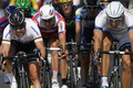 2013ツール・ド・フランス（2013 Tour de France）は11日、第12ステージ（フージェールからトゥール、218キロメートル）が行われ、アルゴス・シマノ（Argos-Shimano）のマルセル・キッテル（Marcel Kittel、ドイツ）がステージ優勝を飾った。

オメガファルマ・クイックステップ（Omega Pharma-Quick Step）のマーク・カヴェンディッシュ（Mark Cavendish、左）を振り切り、トップでフィニッシュラインを切るマルセル・キッテル（右、2013年7月11日撮影）。(c)AFP/JEFF PACHOUD