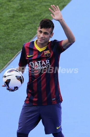 ネイマール、バルサデビュー戦は古巣サントスとの試合 写真1枚 国際