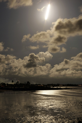 アリアン5、米豪通信衛星の打ち上げに成功