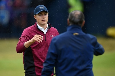 スピースが厳しい悪天候のなかで首位を維持、全英オープン