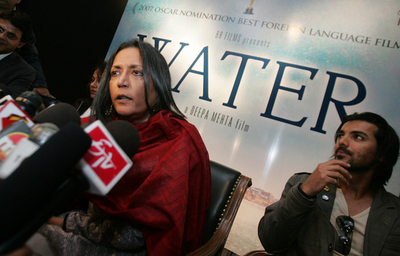 ディーパ・メータ監督の問題作「Water」 インド公開を迎える - インド