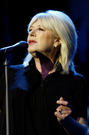 マリアンヌ・フェイスフルがシャンパーニュでライブ開催 - フランス