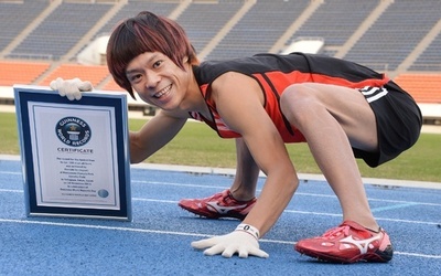 都内で「四足走行100メートル世界大会」、ギネス記録更新